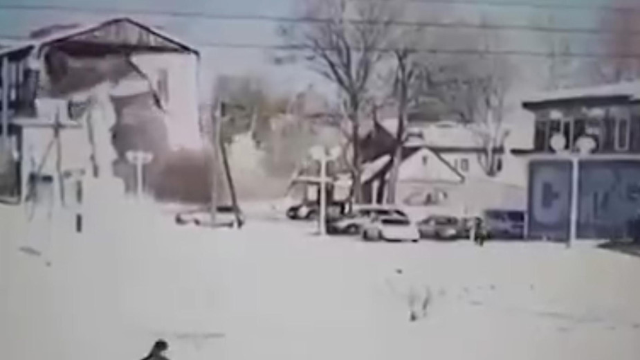 Момент взрыва в доме на Сахалине. Видео
