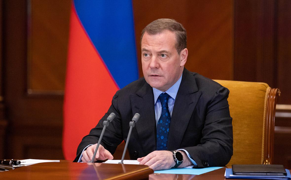 Медведев заявил, что расстрелявших российских военных ждет «чистая кара»