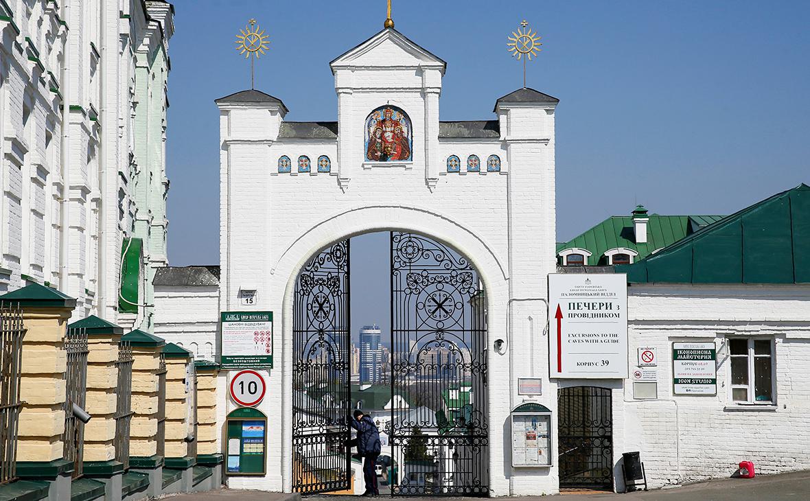 СБУ пришла с обысками в Киево-Печерскую лавру