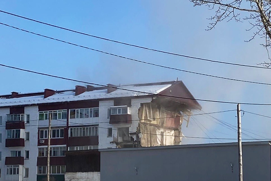Последствия взрыва газа в жилом доме на Сахалине. Фотографии