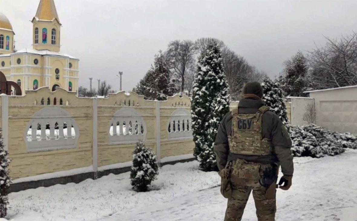 СБУ вслед за Киево-Печерской лаврой пришла еще в два монастыря на Украине
