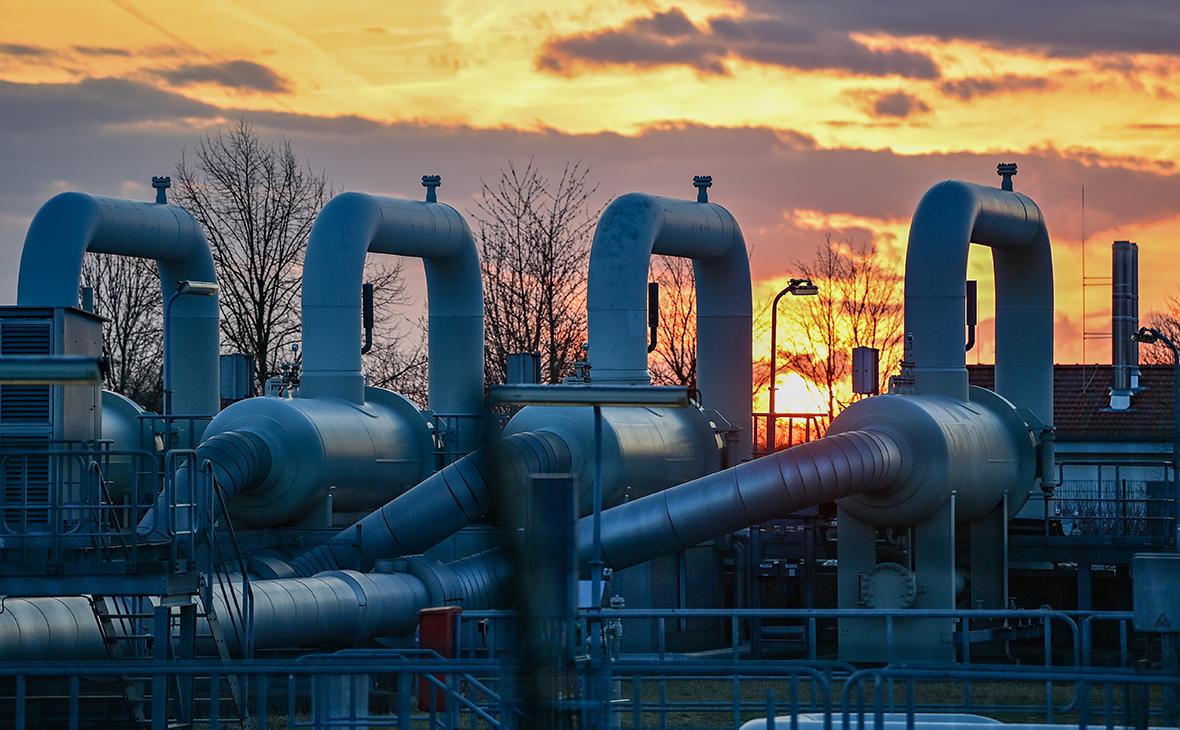 «Газпром» сократил экспорт в страны дальнего зарубежья почти вдвое