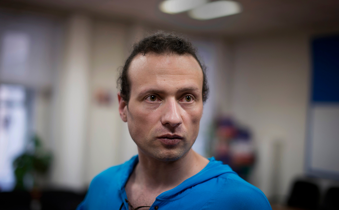 Экс-учителя Илью Фарбера приговорили к трем годам за поджог военкомата