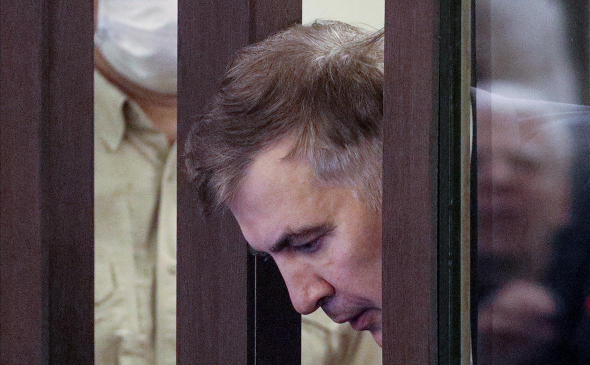 Адвокат заявил, что у Саакашвили атрофировалась левая рука