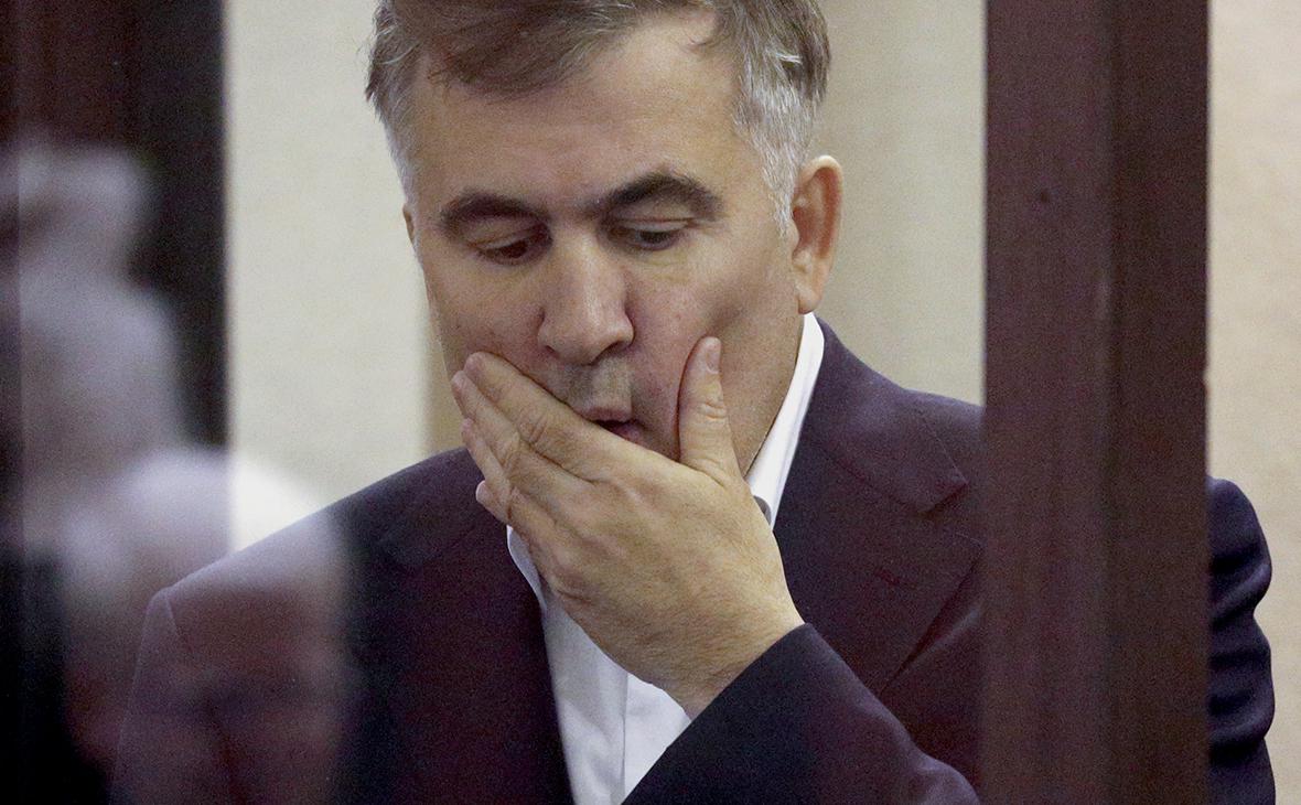 Адвокат заявил, что у Саакашвили атрофировалась левая рука