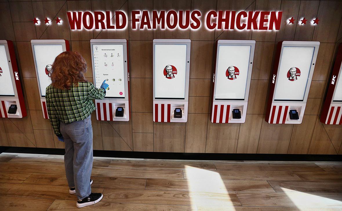  Владелец KFC заявил о замедлении роста продаж после ухода из России 