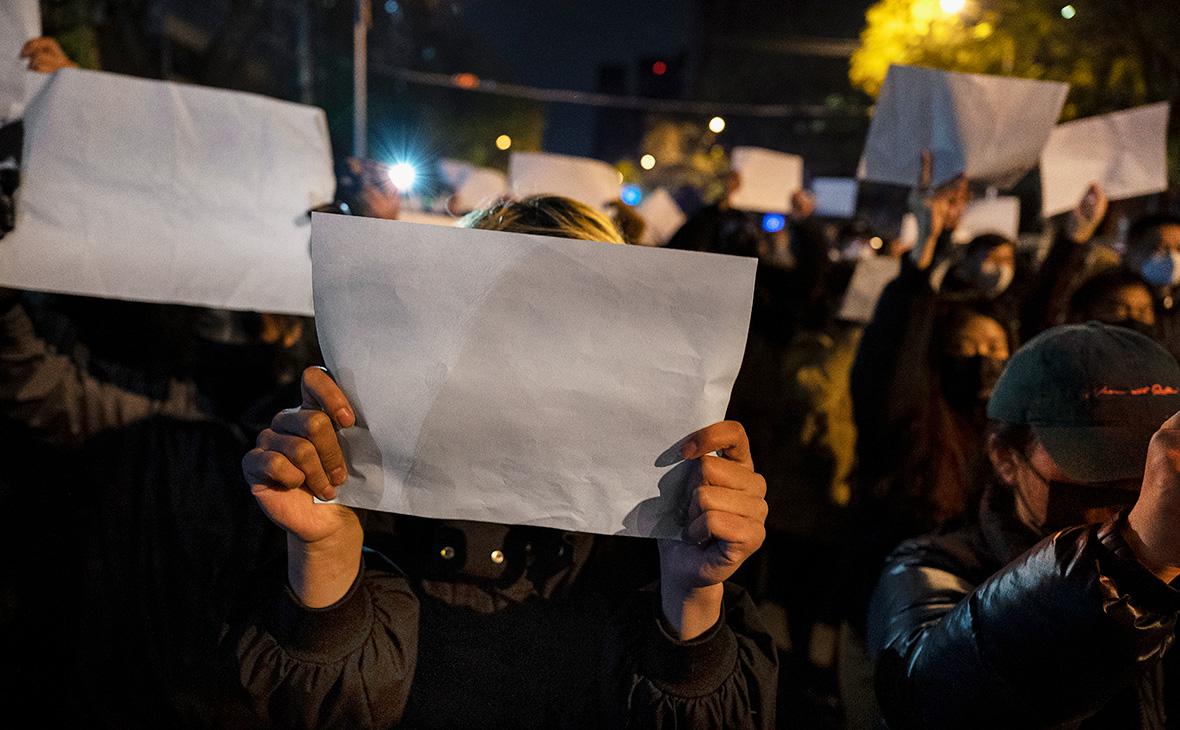 Почему протестующие в Иране и Китае добились разных результатов