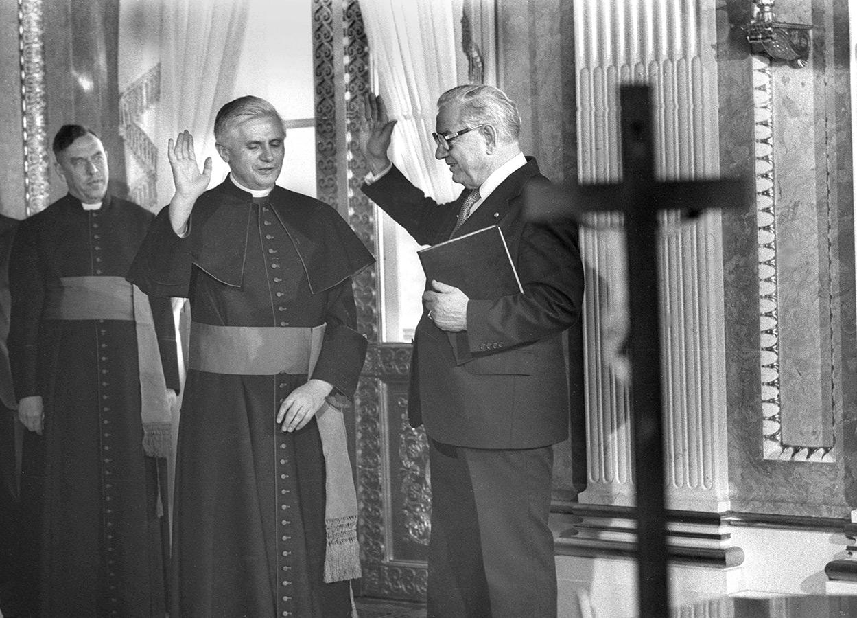 Первый за 600 лет папа, оставивший престол. Что известно о Бенедикте XVI 