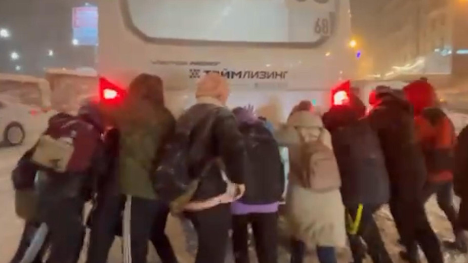 Мощный снегопад обрушился на Приморье. Видео