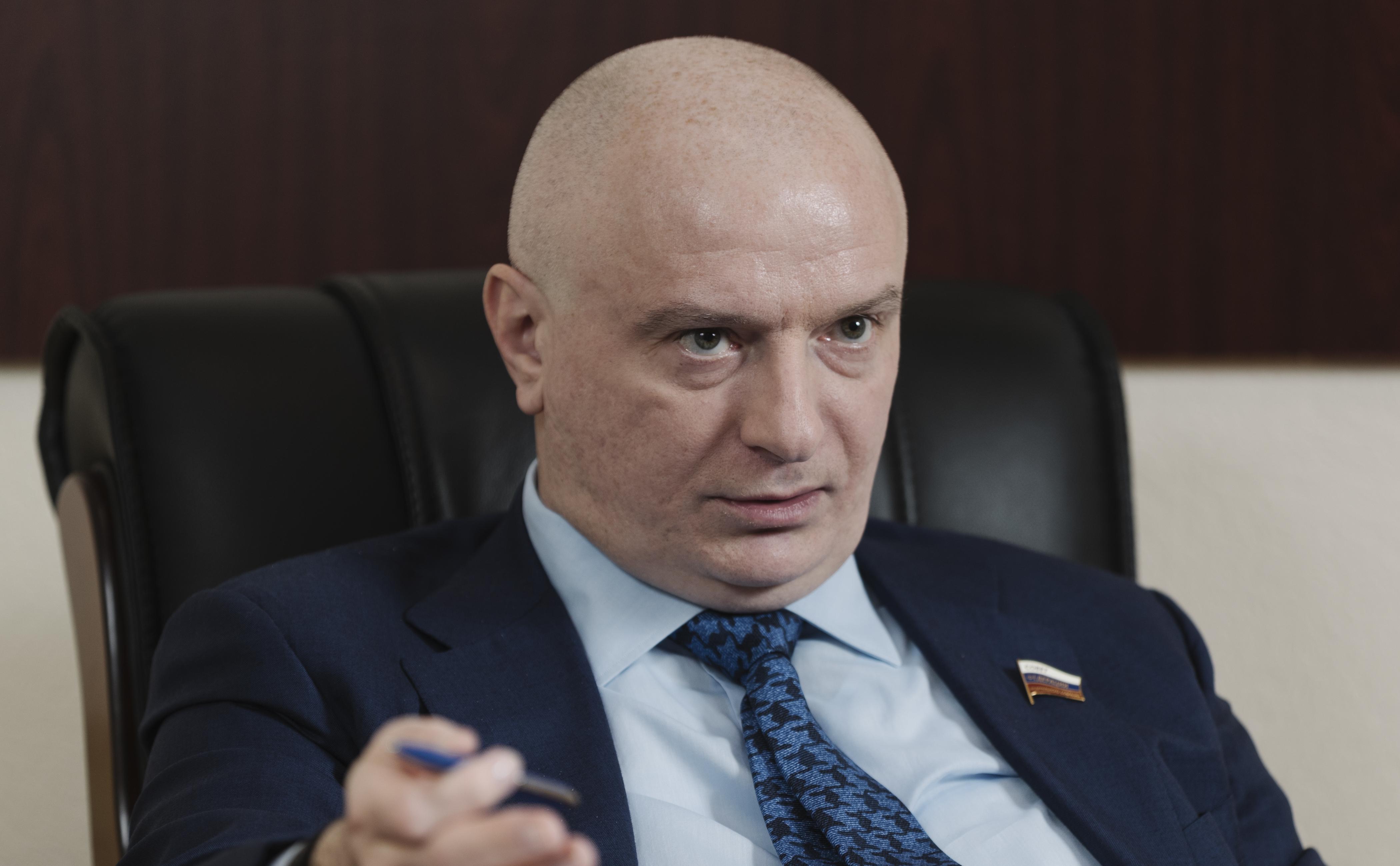 Клишас допустил ограничения для уехавших после начала мобилизации россиян