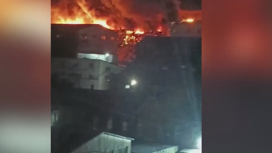 Крупный пожар на складе во Владивостоке. Видео