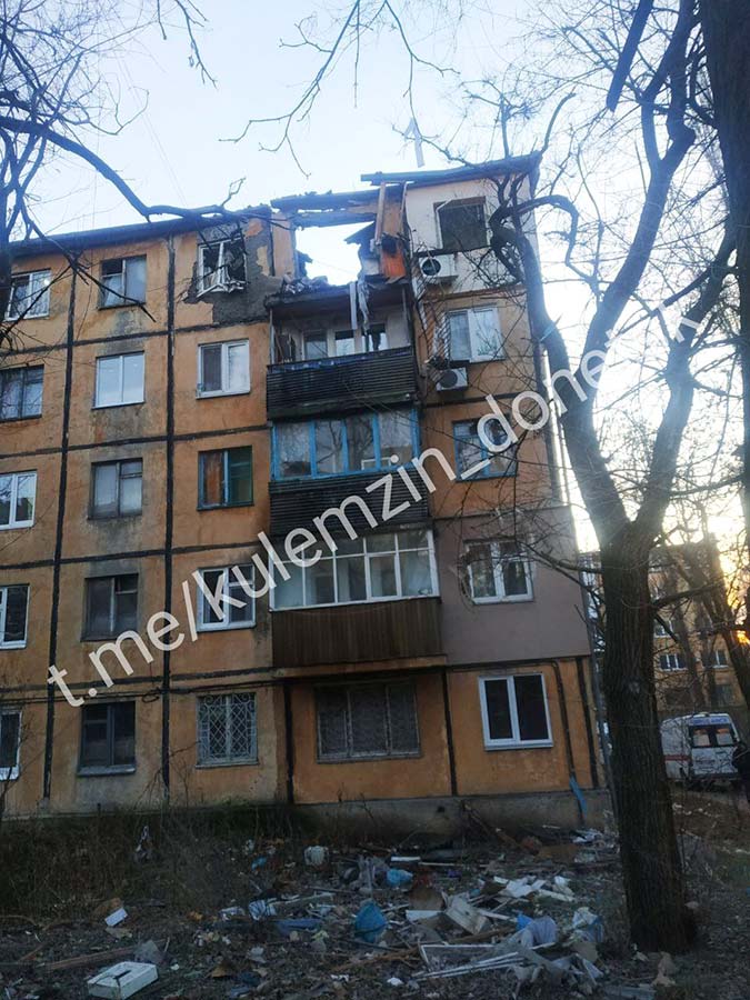  Последствия массированного обстрела центра Донецка. Фоторепортаж 
