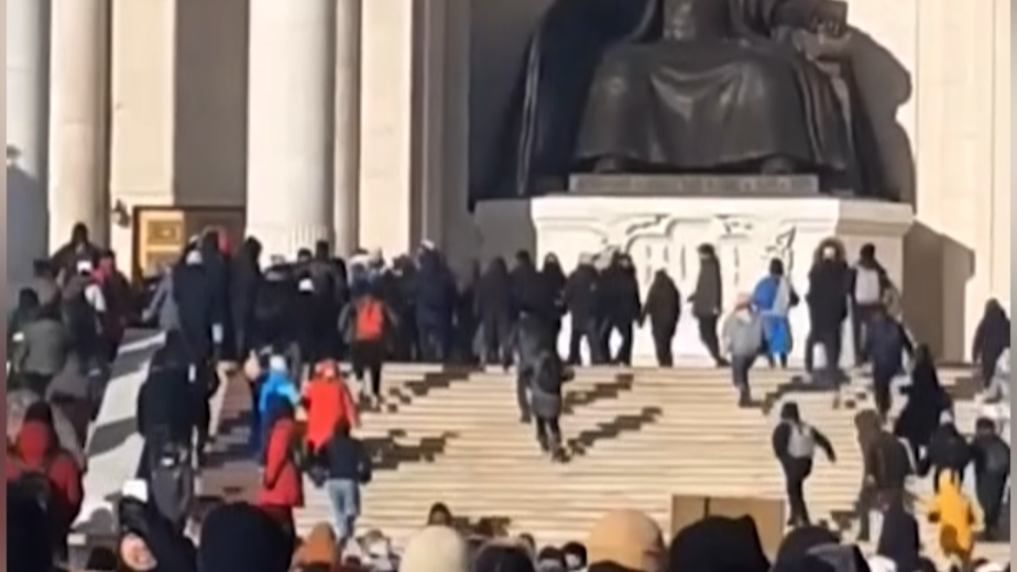  Правительственный кризис в Монголии и протесты из-за кражи угля. Главное 