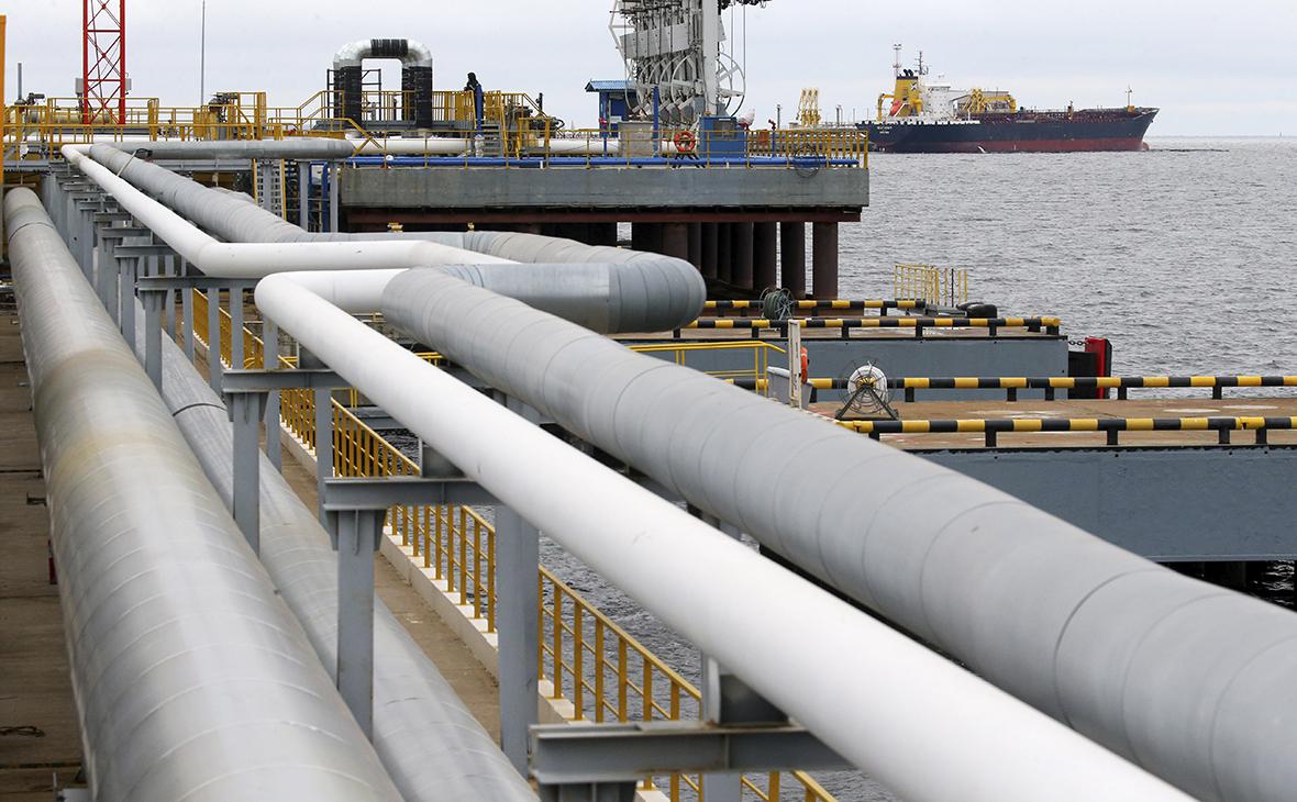 Страны Запада установили потолок цен на российскую нефть. Что это значит