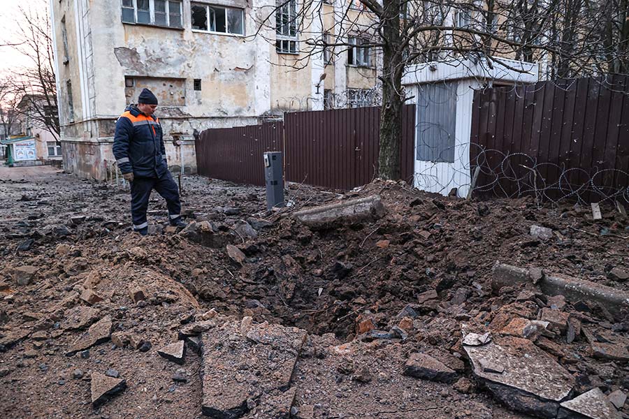  Последствия массированного обстрела центра Донецка. Фоторепортаж 