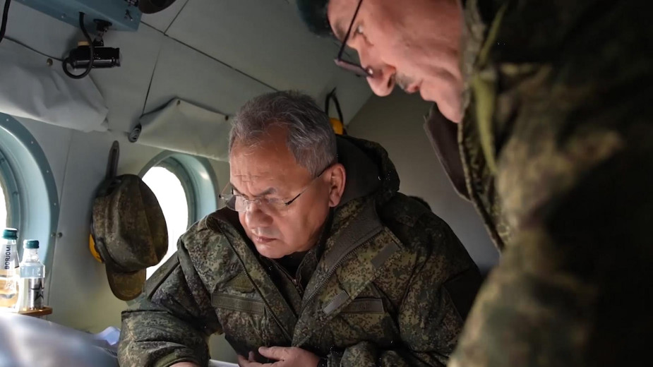 Шойгу проинспектировал российскую группировку войск. Видео