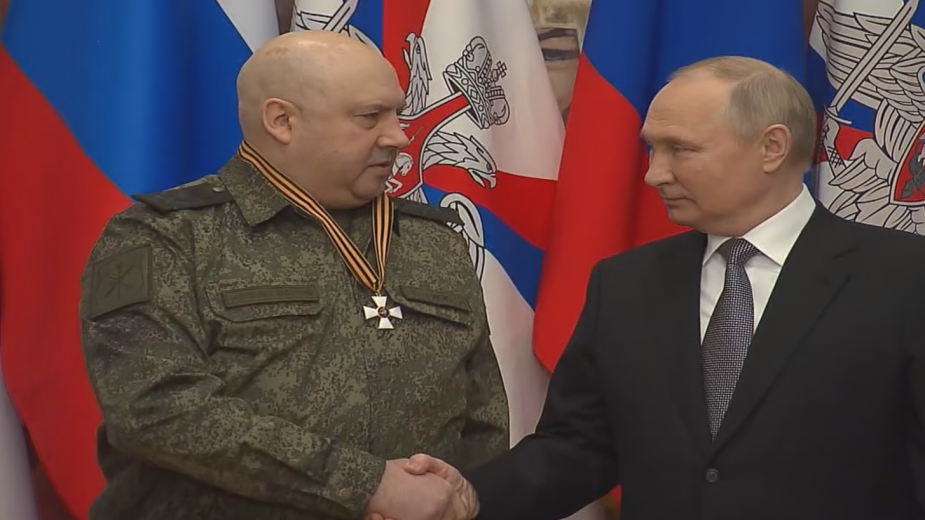  Путин наградил Суровикина орденом Святого Георгия 
