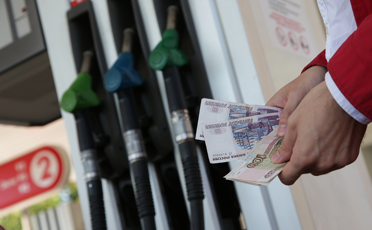  Россияне рассказали, сколько тратят на чаевые в месяц 