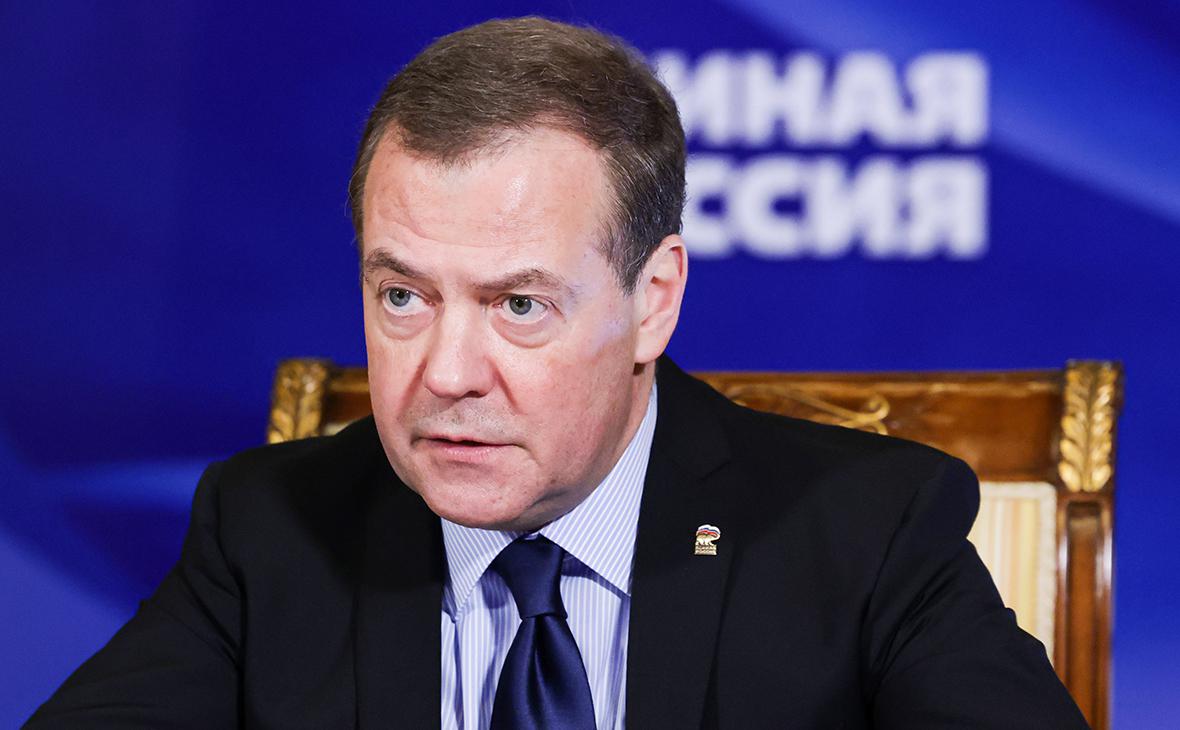 В Совфеде оценили идею Медведева запретить въезд «врагам общества»