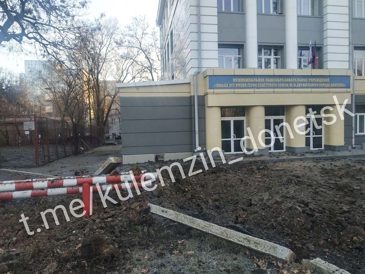  Последствия массированного обстрела центра Донецка. Фоторепортаж 