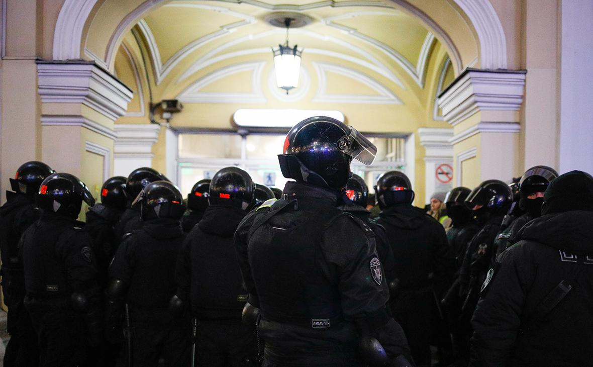  МВД решило ограничить легализацию мигрантов через фиктивные браки 