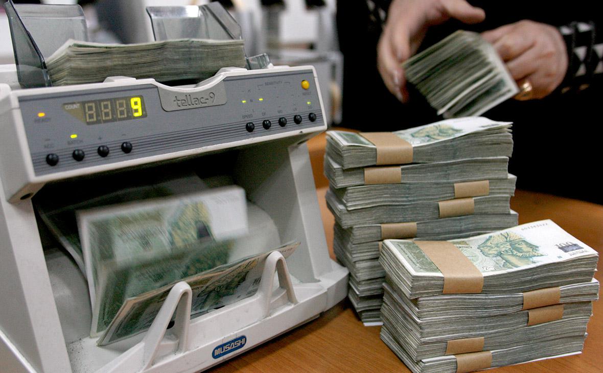  Киргизия запретила иностранцам вывозить более $5 тыс. наличными 