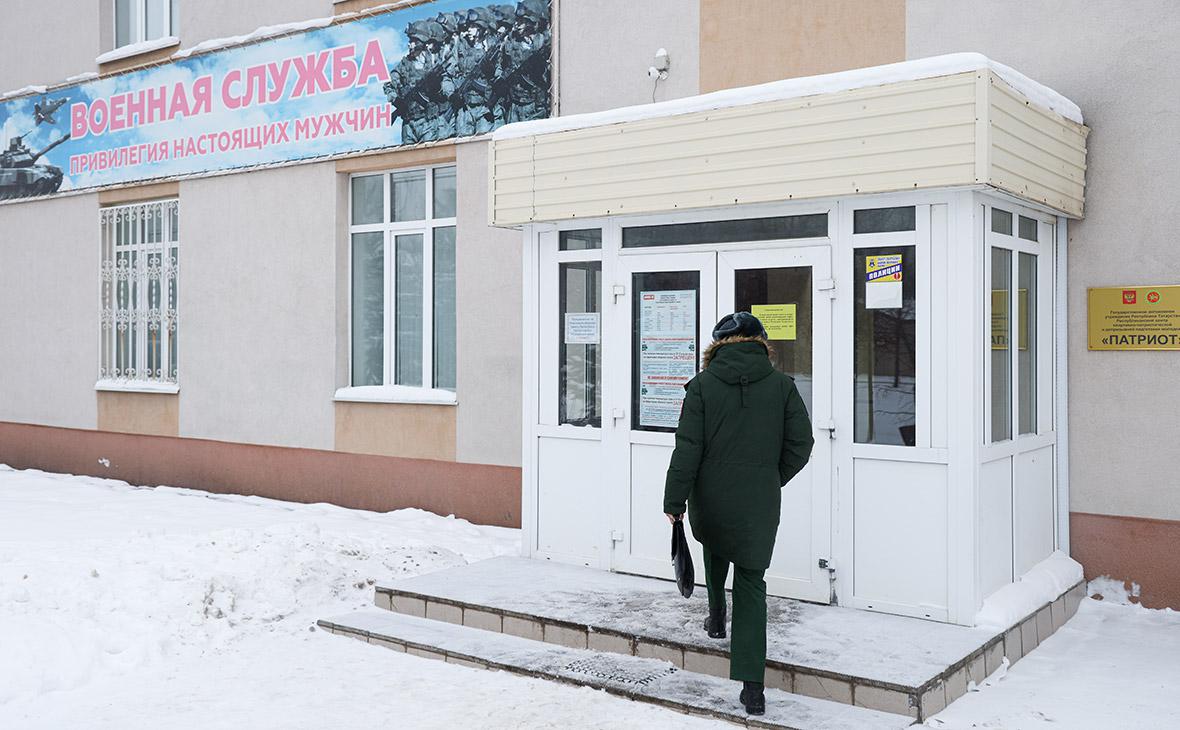  Картаполов отверг идею &laquo;прогонять&raquo; всю молодежь через военные сборы 