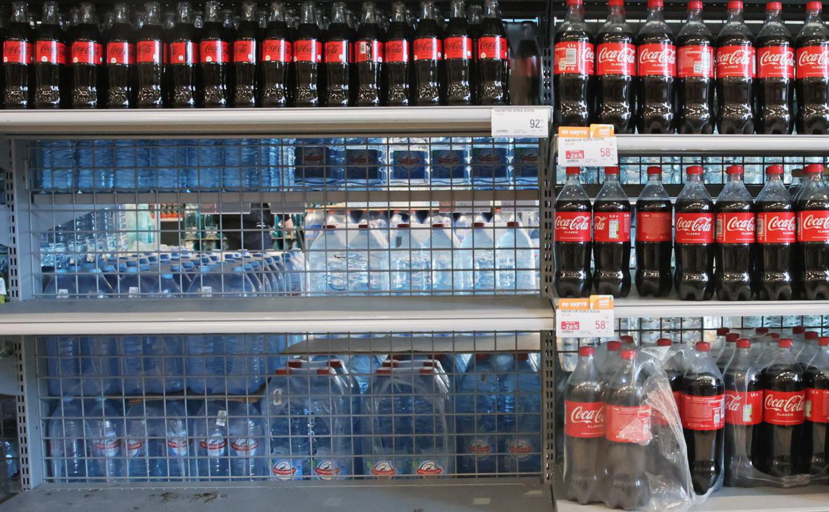 Мантуров рекомендовал открыть киоски с одеждой и продуктами у входов в ТЦ