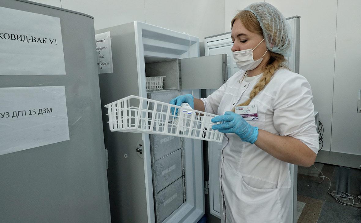 Гинцбург назвал срок разработки обновленной вакцины против «кракена»