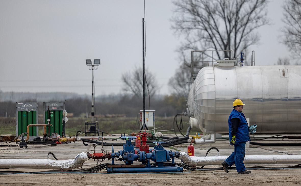  Bloomberg узнал о стремлении США сохранить уровень потолка цен на нефть 