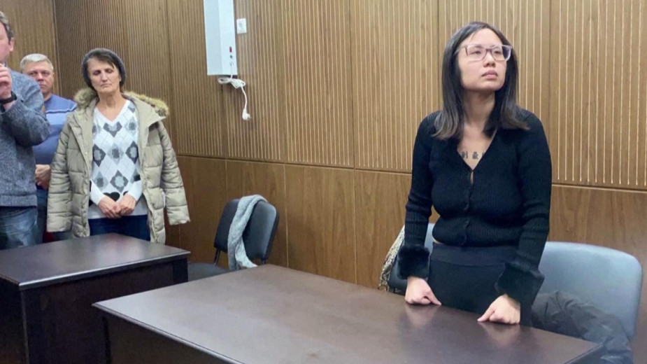Выгуливавшую теленка на Красной площади американку арестовали на 13 суток