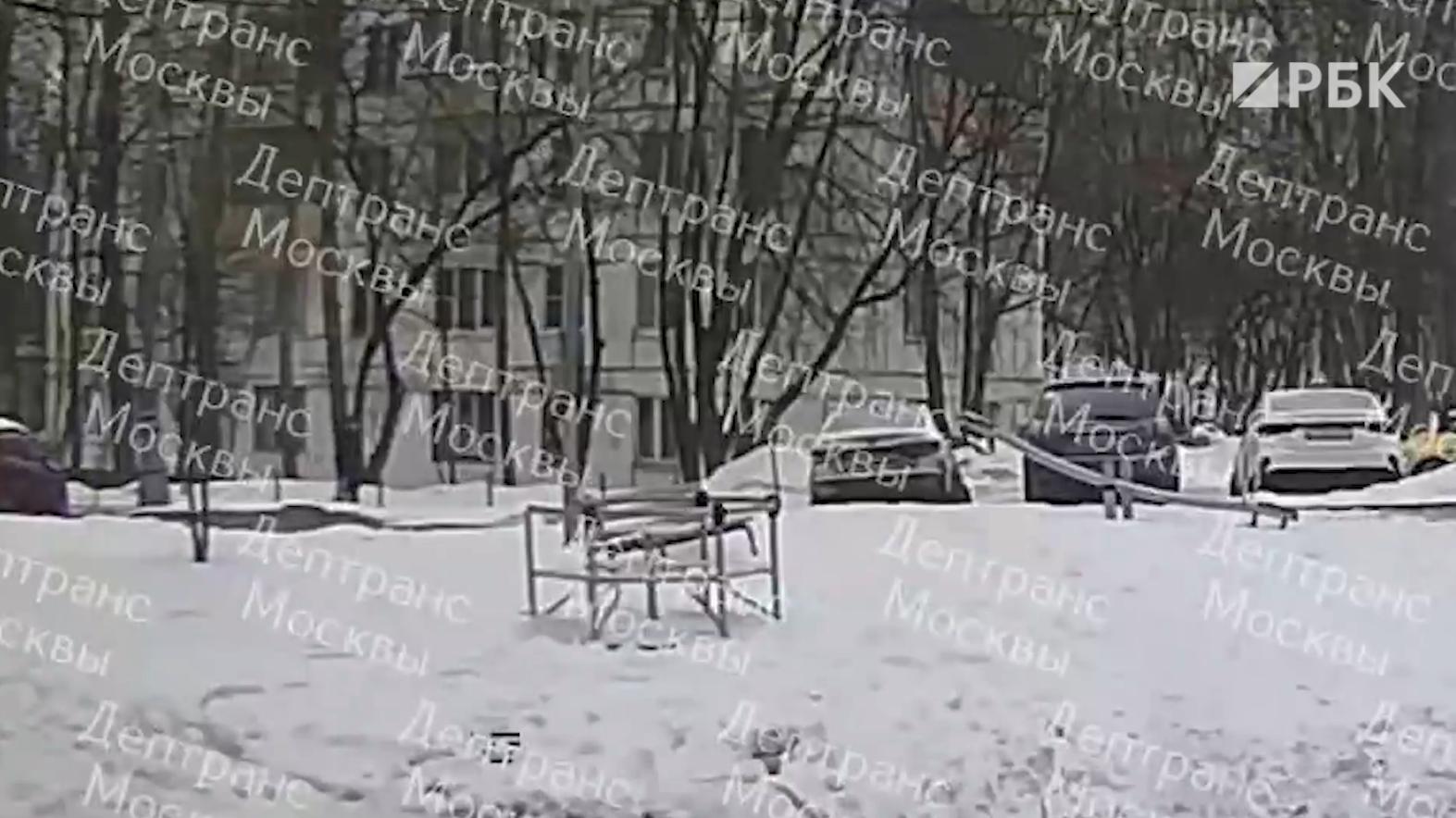 На юге Москвы мусоровоз насмерть задавил пенсионера