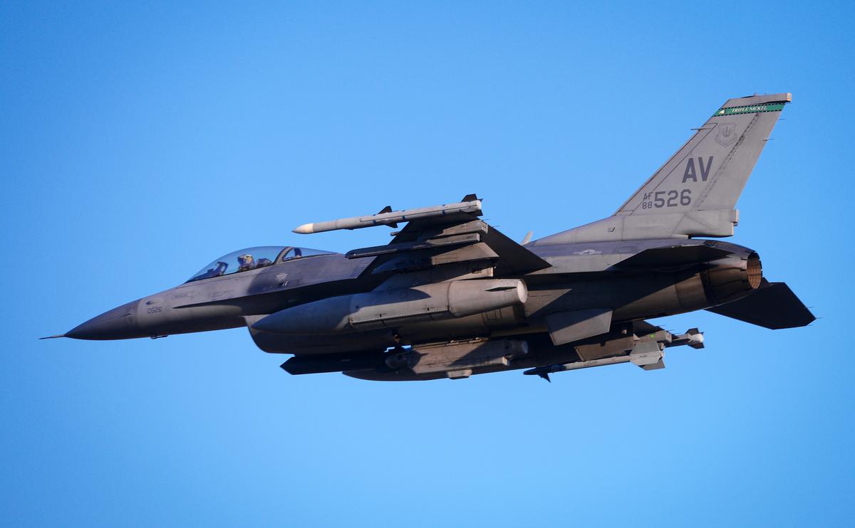 В США республиканцы поддержали передачу Украине истребителей F-16