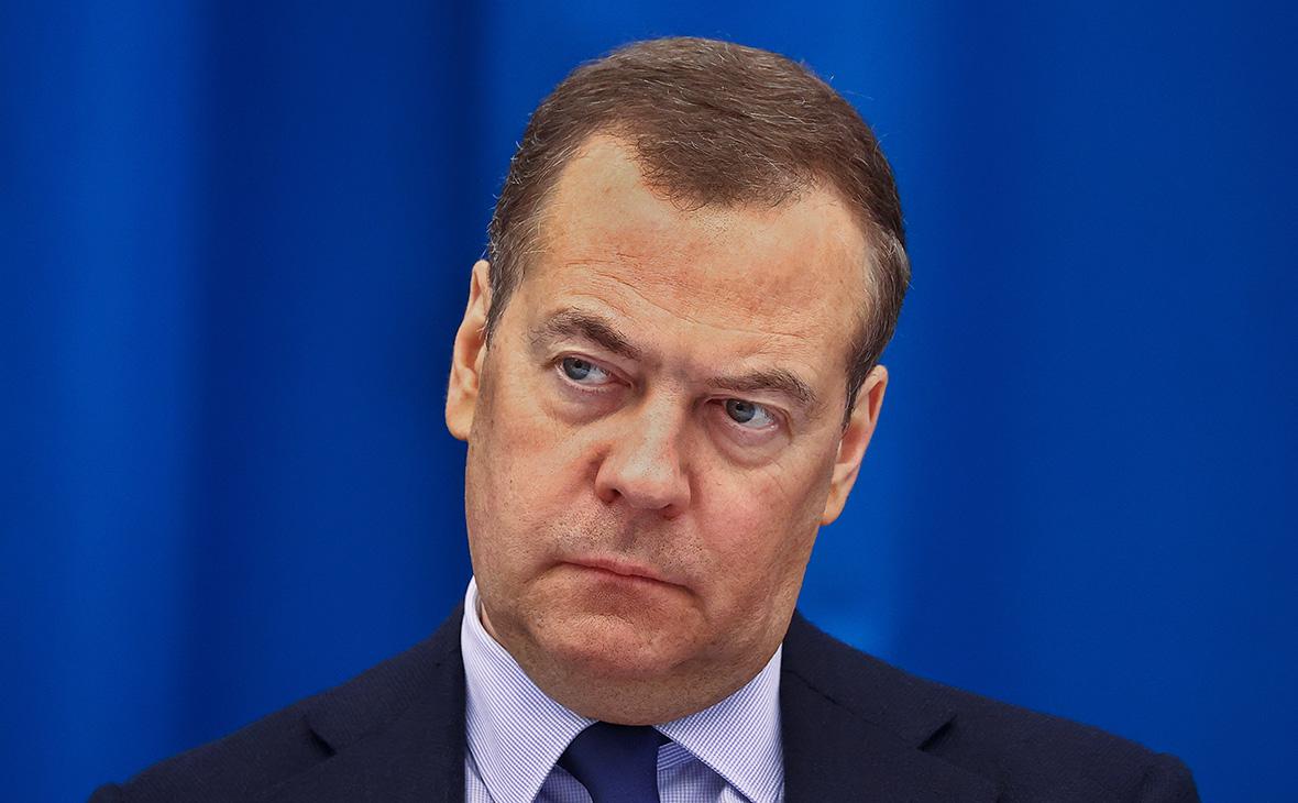  Медведев допустил применение «любого оружия» в ответ на удар по Крыму 