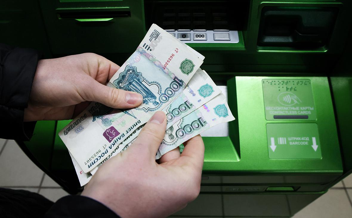 Банкоматы Райффайзенбанка перестали принимать доллары и евро