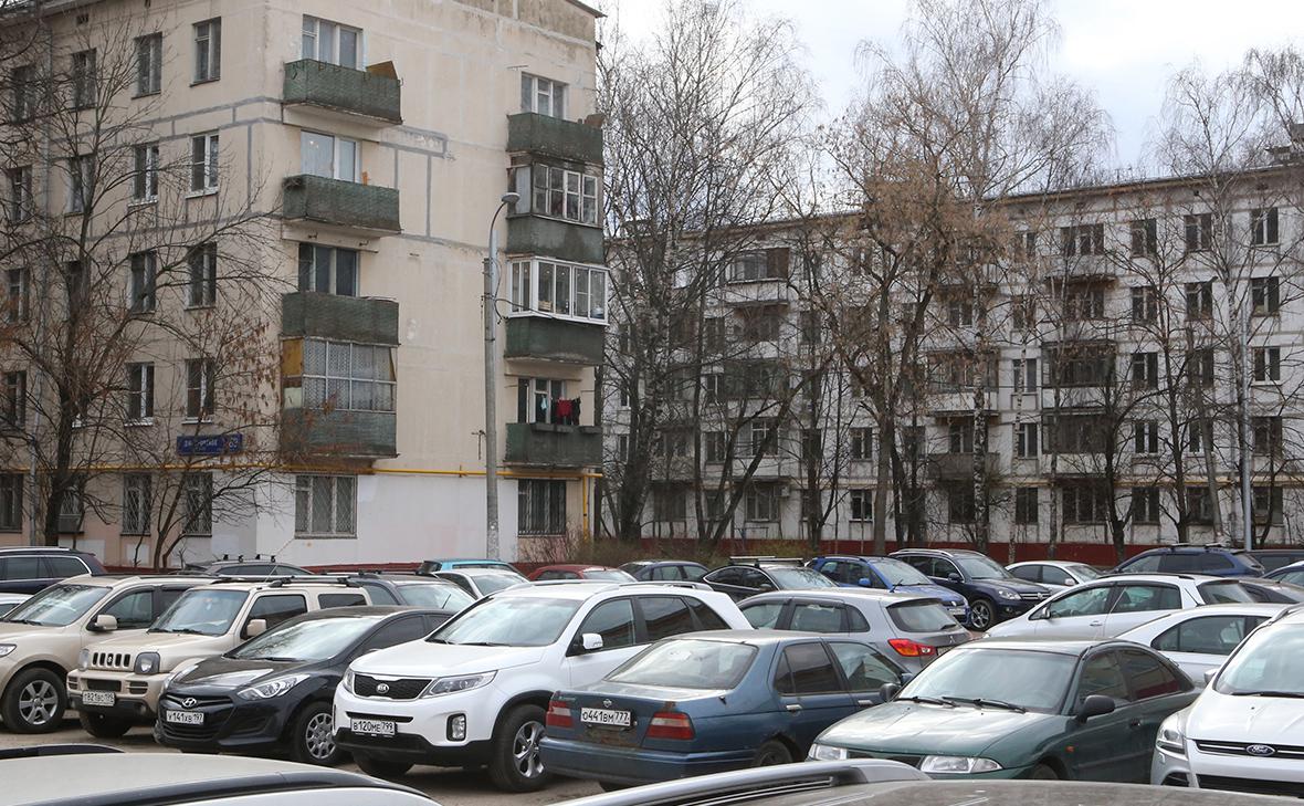 «Коммерсантъ» узнал о сокращении числа зарегистрированных машин