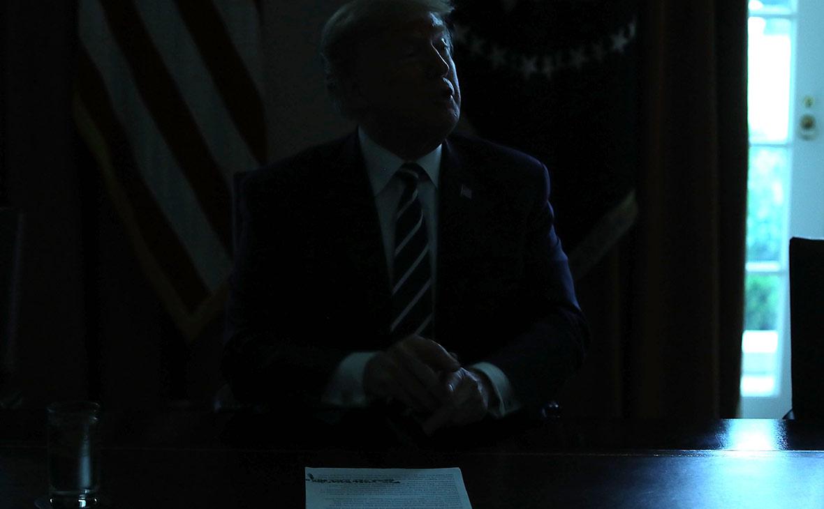  Guardian узнала об ордере Трампу из-за папки &laquo;секретный брифинг&raquo; 
