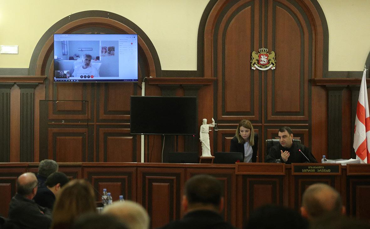 CNN показал видео с «мини-припадком» Саакашвили в тюремной больнице