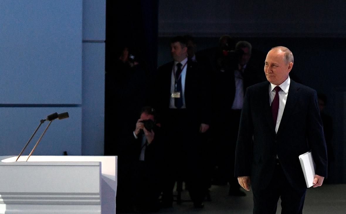 Путин внес в Госдуму проект о приостановке участия России в ДСНВ