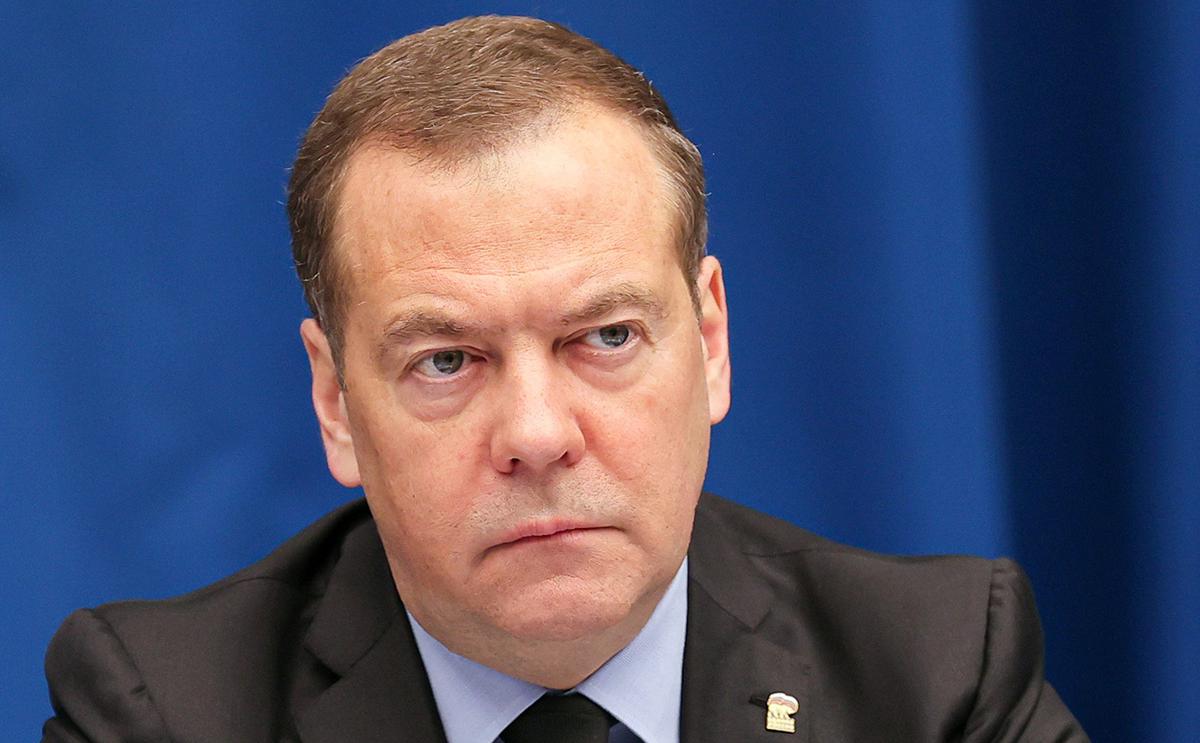  Медведев допустил применение «любого оружия» в ответ на удар по Крыму 