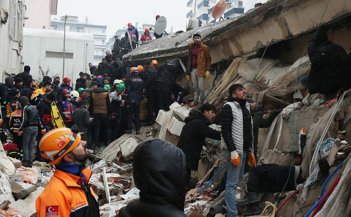 Число жертв землетрясения в Турции превысило 19 тыс.