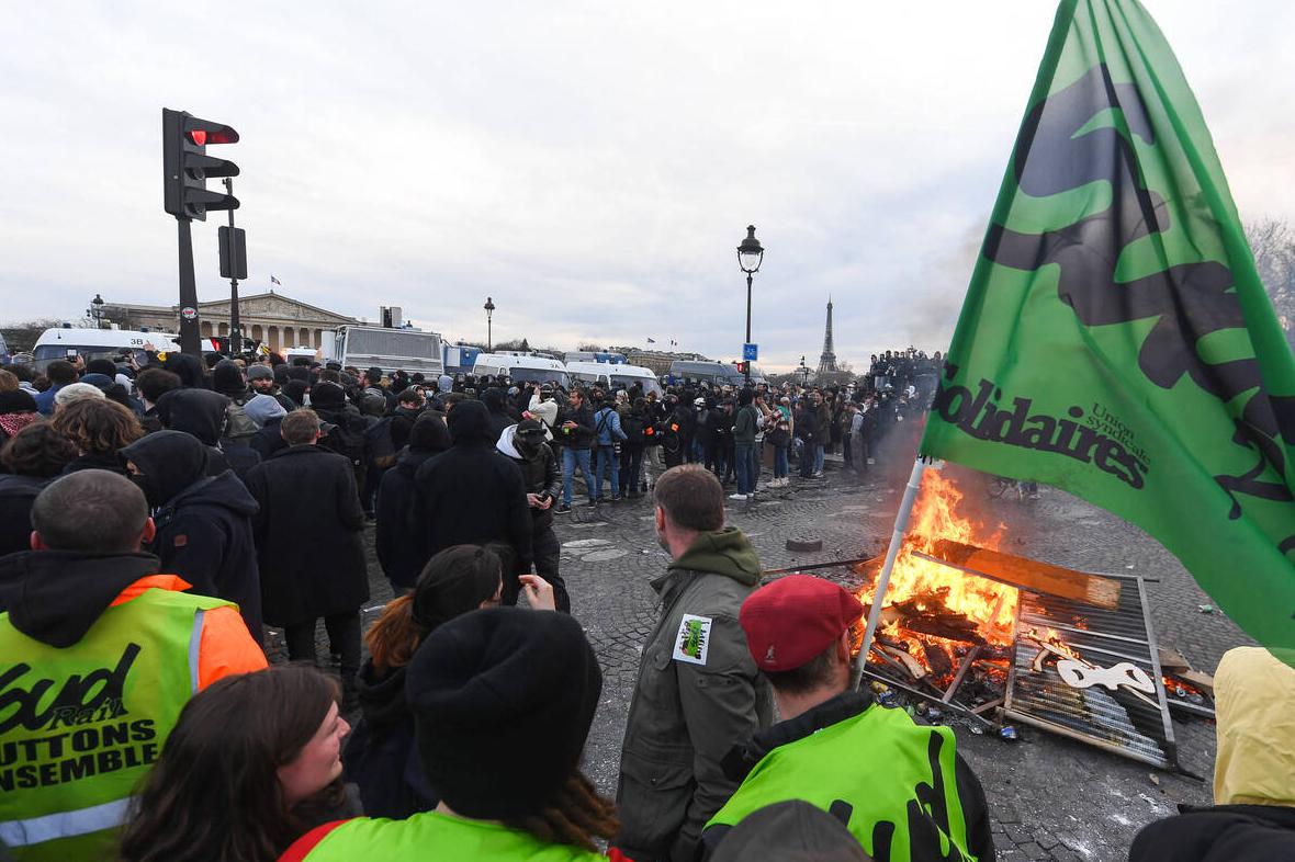  Как выглядели протесты во Франции из-за пенсионной реформы. Фото и видео 
