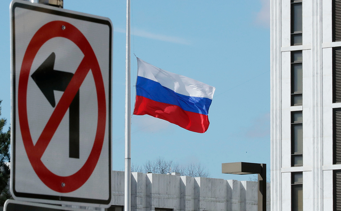 В Сингапуре заявили о противоречии двух принципов в ситуации с Украиной