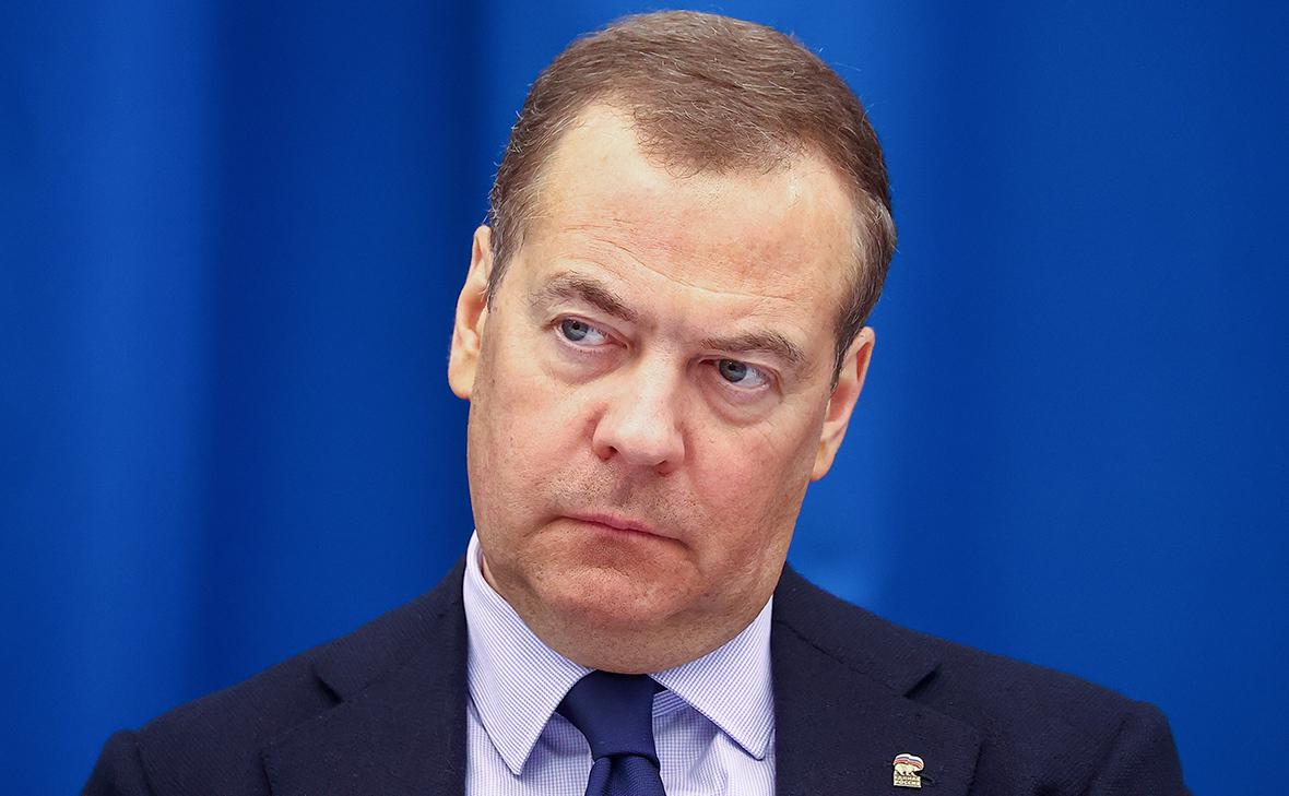 Медведев призвал «не церемониться» с американцами после крушения дрона