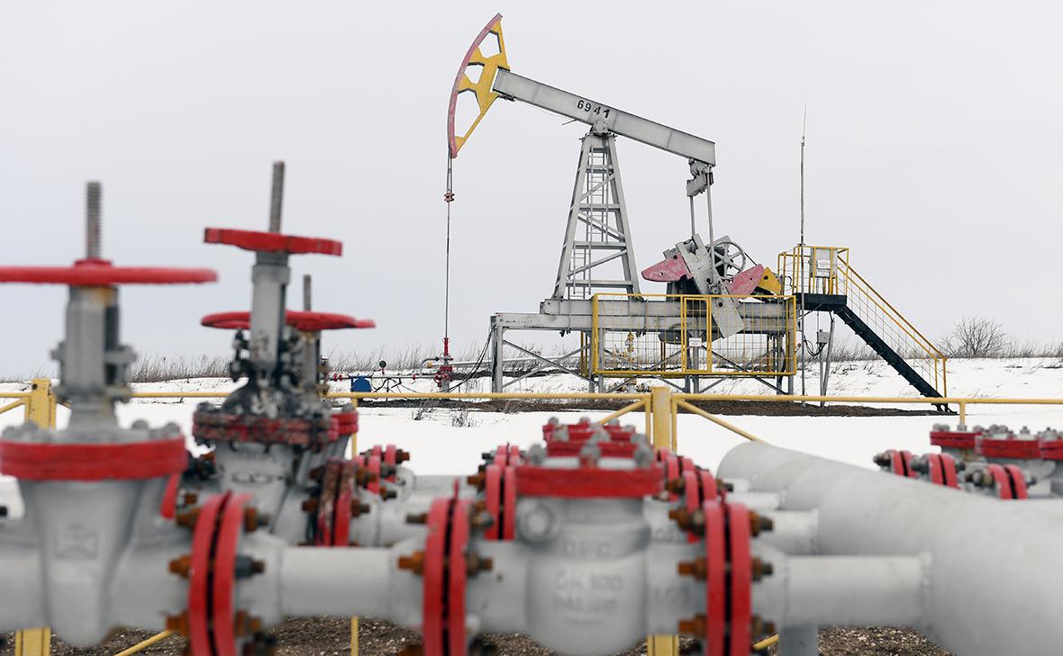 Bloomberg узнал о лишении страховки перевозившей российскую нефть фирмы