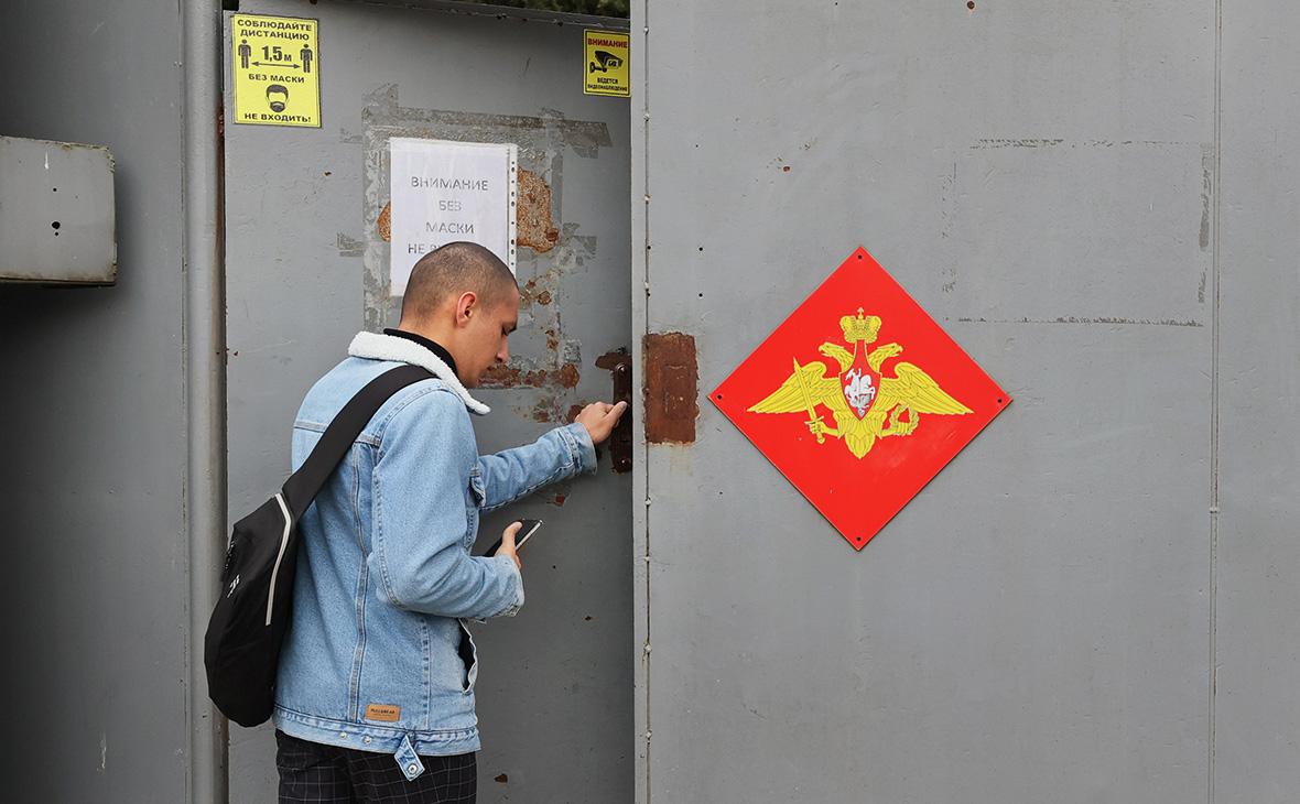  В Думе заявили, что новый закон о повестках коснется не только срочников 