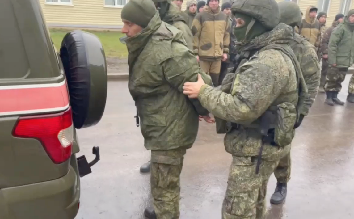 Показательно задержанным мобилизованным дали срок за неисполнение приказа