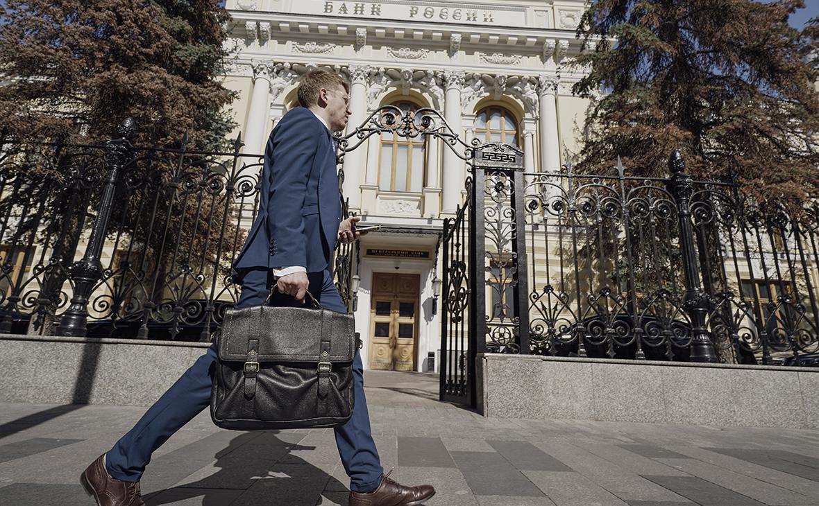  Россияне сократили сбережения на &laquo;долгих&raquo; вкладах до минимума за 10 лет 