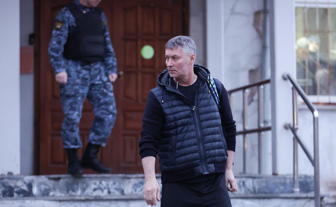 В Екатеринбурге объяснили пометку об иноагентстве под барельефом Ройзмана