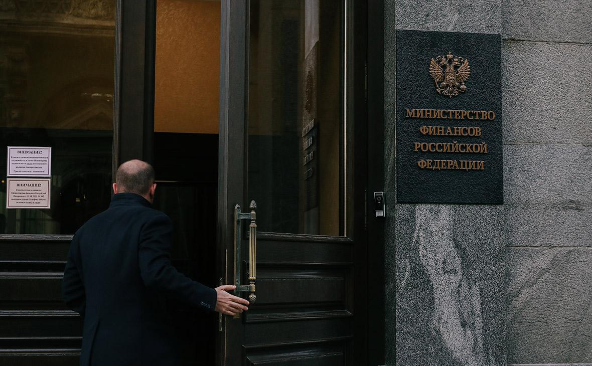 Дефицит бюджета в апреле составил ₽1 трлн
